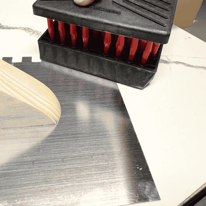 SOLID – Brosse de nettoyage pour peignes à colle
