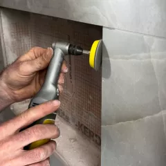 Comment réussir en 4 étapes les découpes et ponçage de carrelage XXL